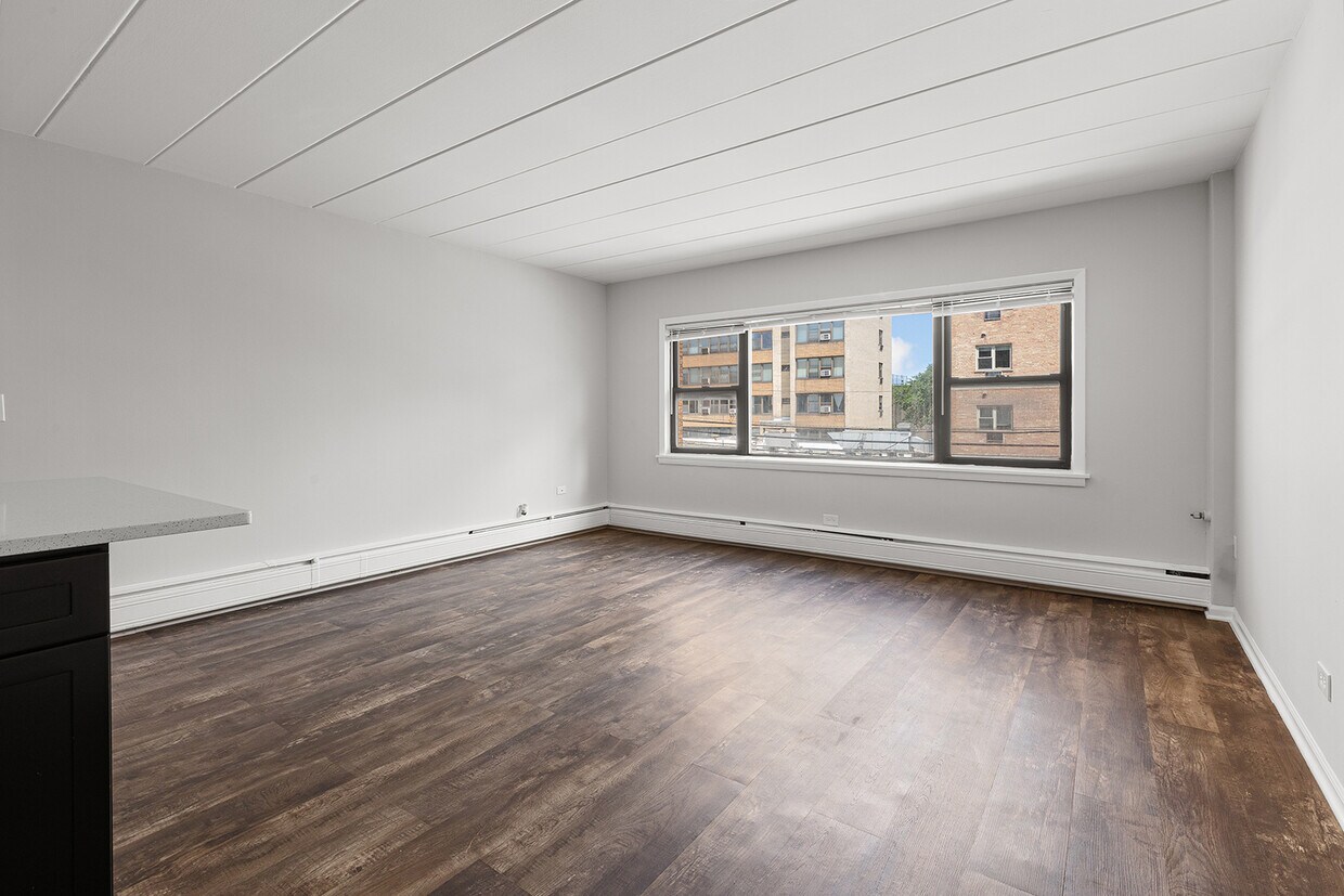 Building Photo - 6007 N Kenmore Ave