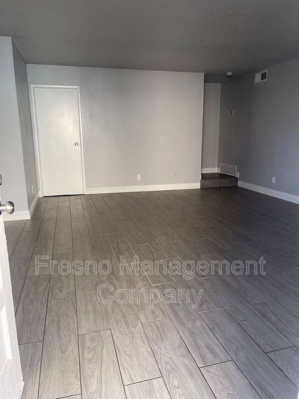 Foto del edificio - 583 E Barstow Ave