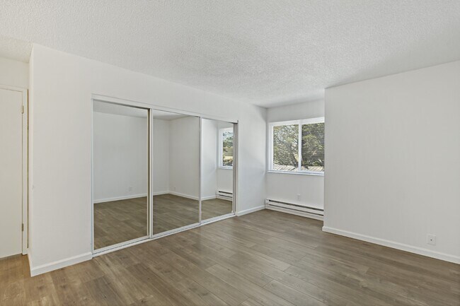 Building Photo - 435 Gateway Dr