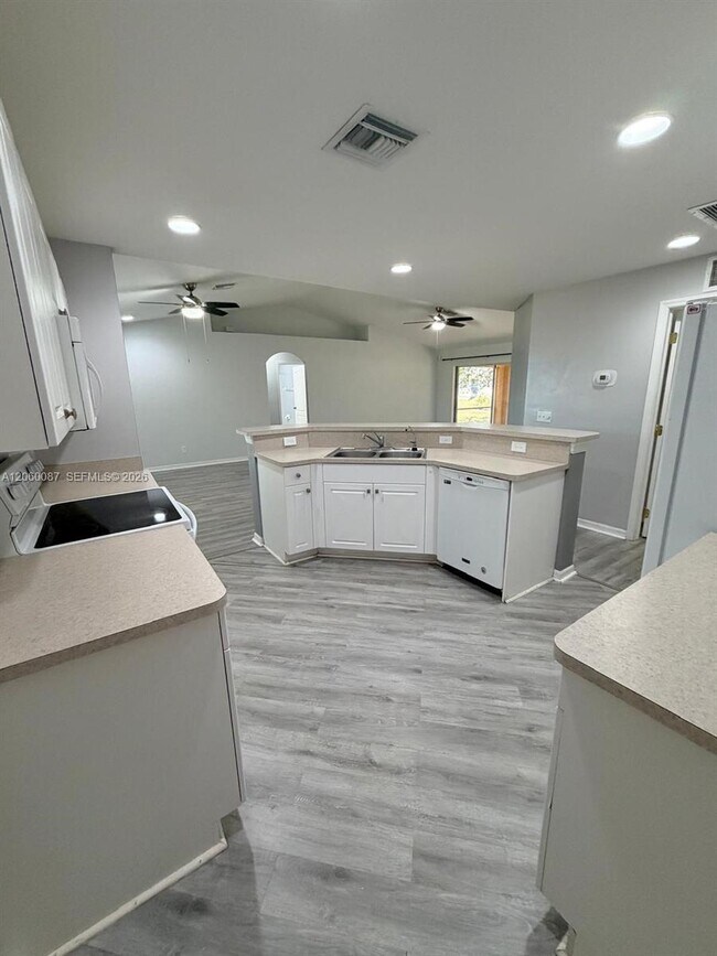 Building Photo - 507 Peerless Cir