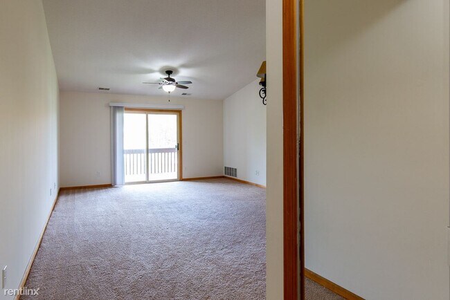 Building Photo - 45842 Prairiegrass Ct