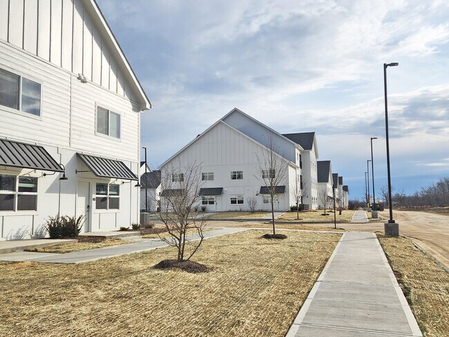 Exterior de la comunidad - Iron Trail Apartments & Townhomes