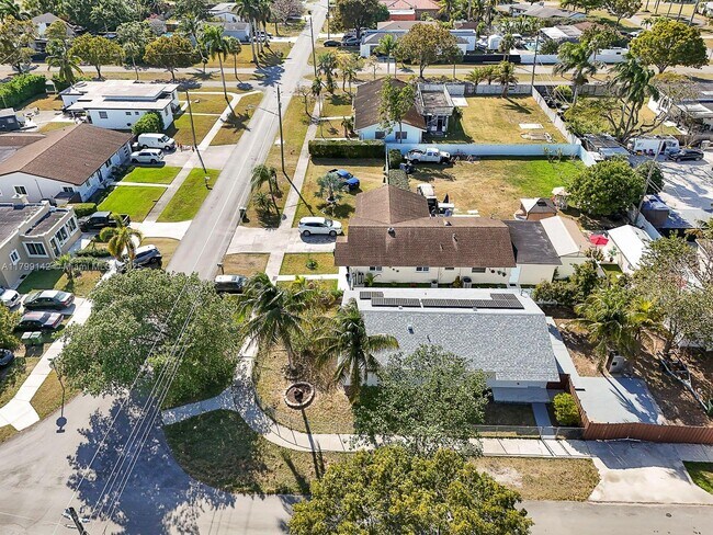 Foto del edificio - 139 NE 17th St