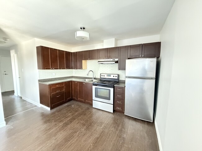 Building Photo - 20 Bradmon Dr