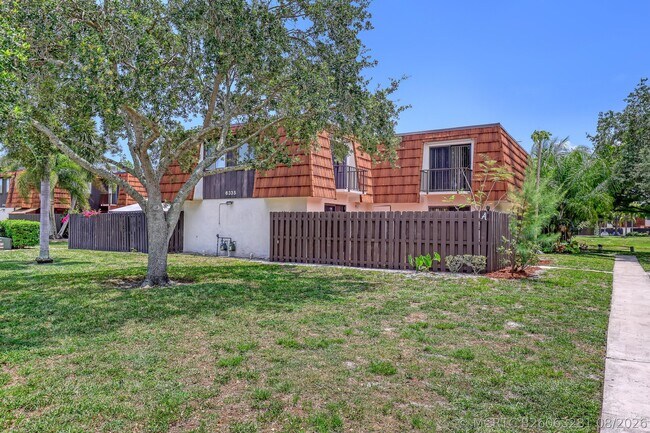Foto del edificio - 6335 Red Pine Ln