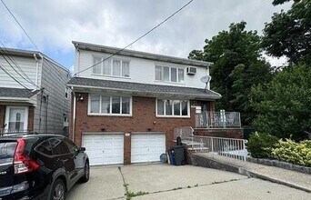 Building Photo - 689 Fairview Ave