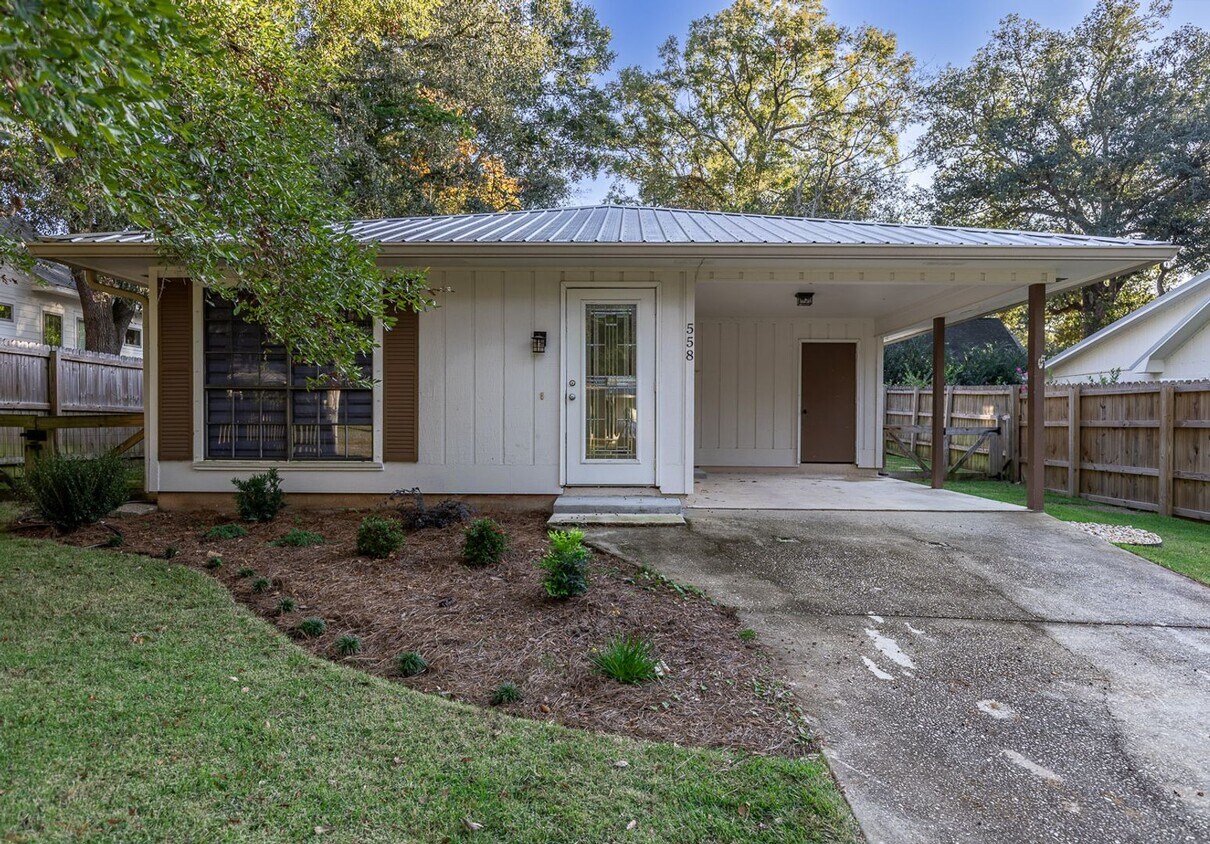 Primary Photo - Newly remodeled Fairhope Cottage Near Downtown!