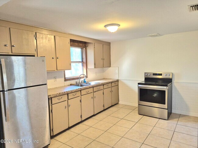 Building Photo - 5836 Sonora Dr W