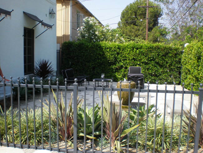 Courtyard - 4970 Franklin Ave
