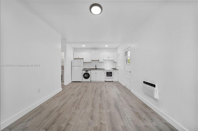 Foto del edificio - 7926 Abbott Ave