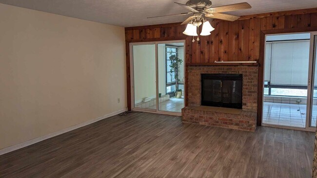 Building Photo - 113 Westwood Dr