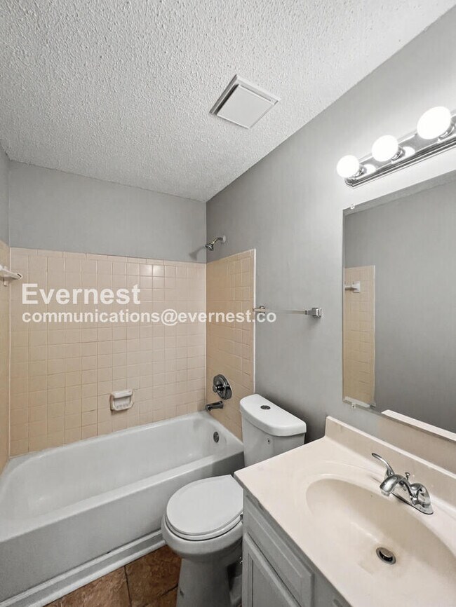 Foto del edificio - Limited Time Special Offer / 3 Bed, 2 Bath Home with Off-Street Parking / Pet-Friendly / Coming S...