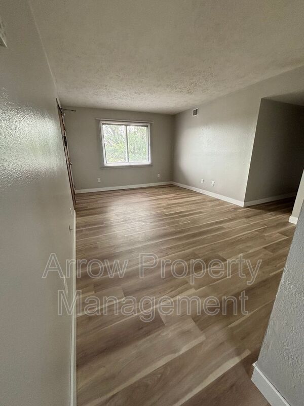 Foto del edificio - 2481 E 5th Ave