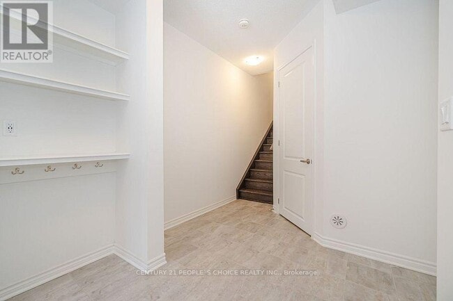 Building Photo - 61 Melmar St