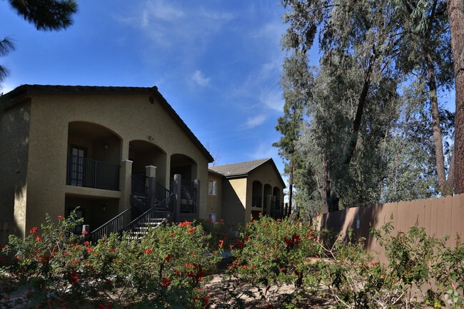 Building Photo - REC Properties DBA Pinecrest