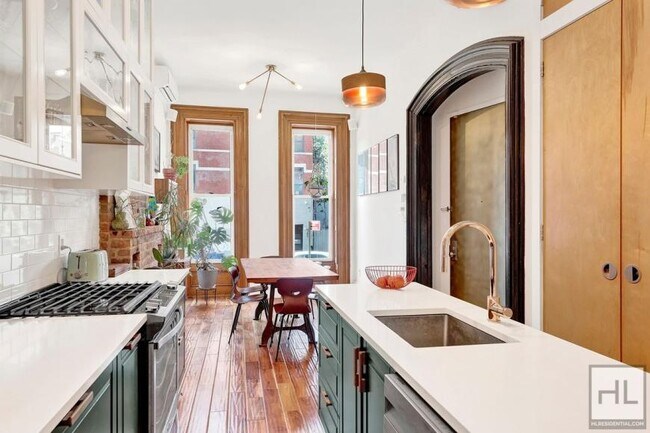 Building Photo - 3 bedroom in BROOKLYN NY 11216
