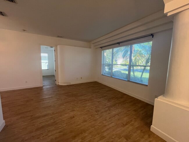 Building Photo - 1220 Hampstead Ln