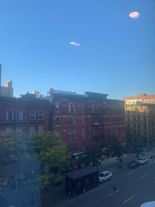 Building Photo - 67 W 73rd St