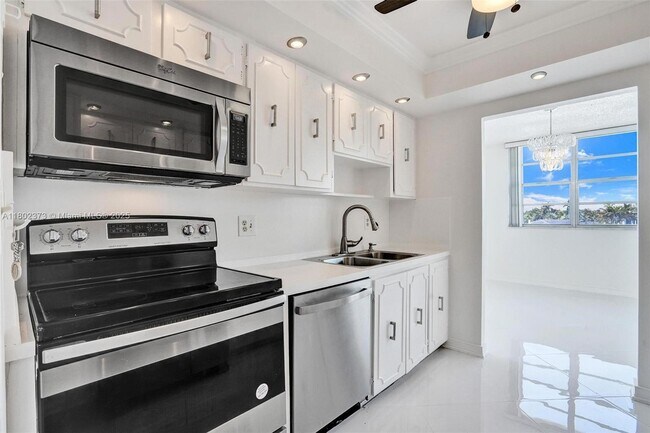 Foto del edificio - 3113 S Ocean Dr