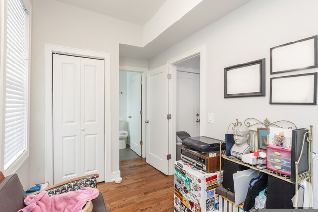 Foto del edificio - 2045 N Wolcott Ave