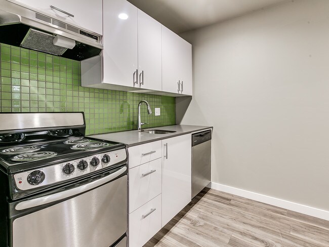 Building Photo - 2501 N Blackwelder Ave