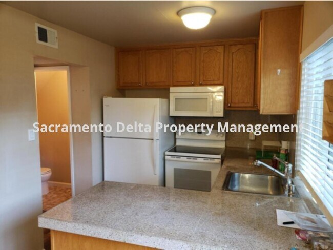 Building Photo - 8798 La Riviera Dr