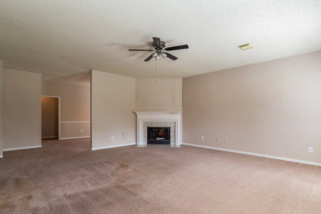 Building Photo - 7131 Maple Walk Dr