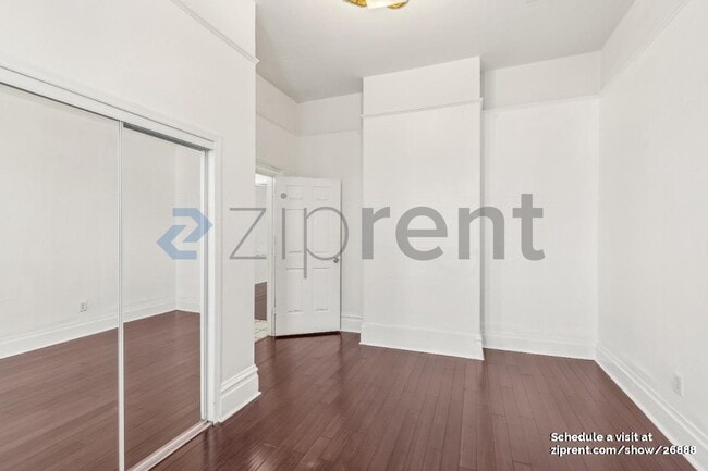 Building Photo - Unit