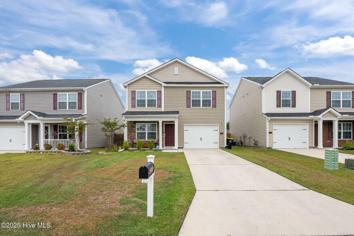 Primary Photo - 107 Walton Dr