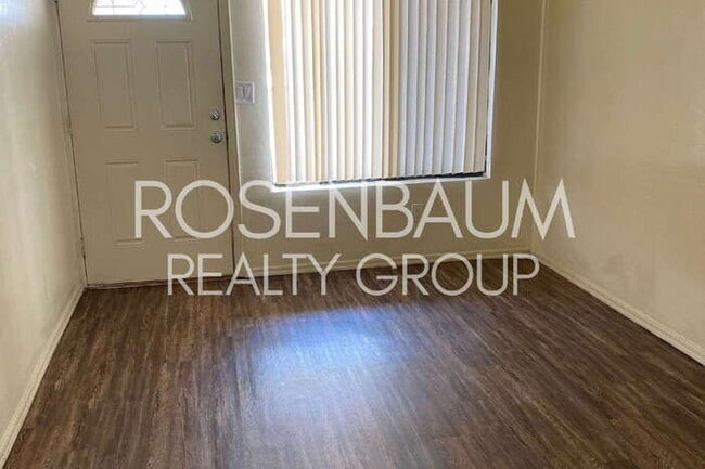Building Photo - Beautifully designed 1-bed, 1-bath condo t...