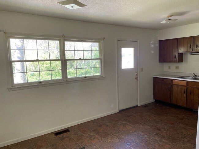 Foto del edificio - 3 bed 1 bath house