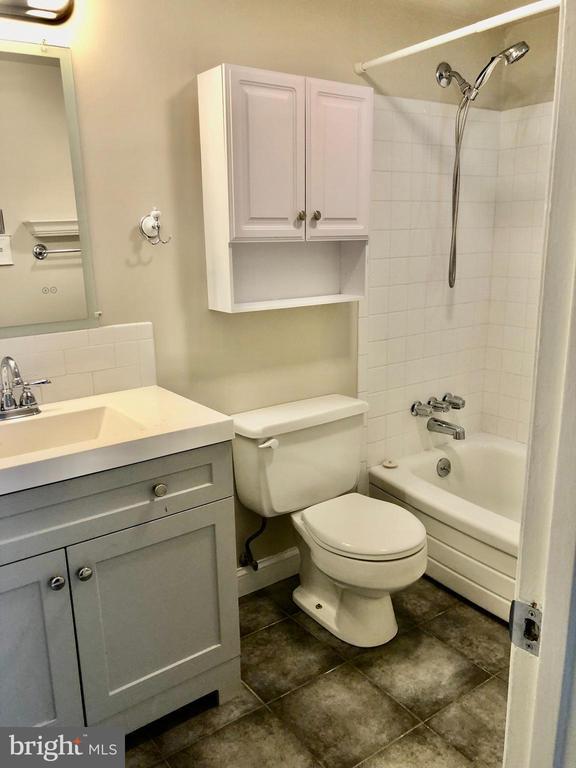 Building Photo - 6274 Rose Hill Ct