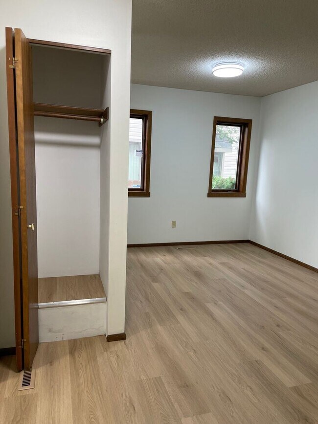 Foto del edificio - 2 br, 1 bath House - 2463 Elliot Ave