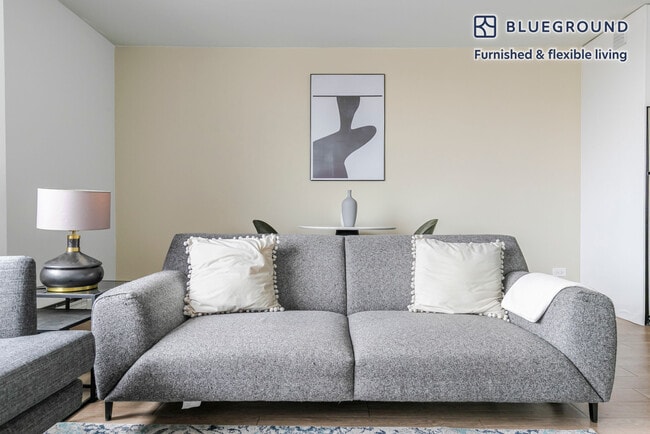 Building Photo - 2625 N Clark St