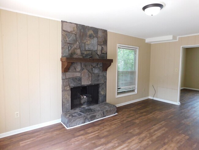 Foto del edificio - 712 Cahaba Manor Dr
