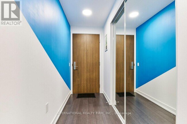 Building Photo - 39-4039 Roehampton Ave