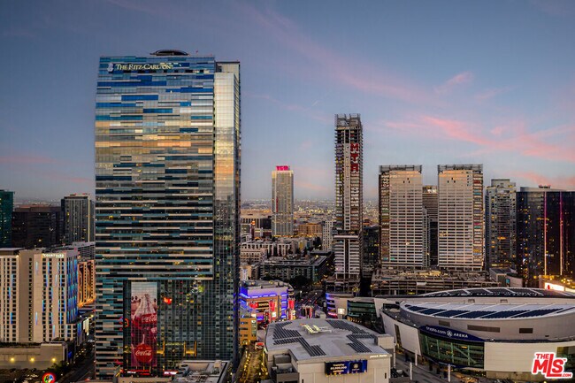 Foto del edificio - 900 W Olympic Blvd