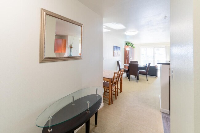 Building Photo - 500 Elliot Ave - 1 bedroom