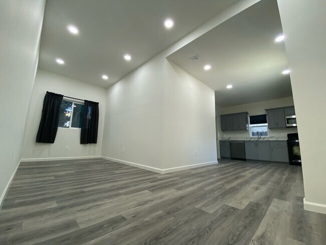 Foto del edificio - 141 N Florence St