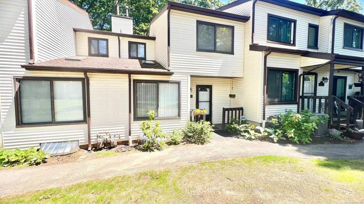 88 Cottonwood Rd Unit 88, Newington, CT 06111 Condo for Rent in