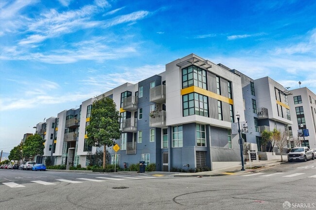 Building Photo - 451 Donahue St