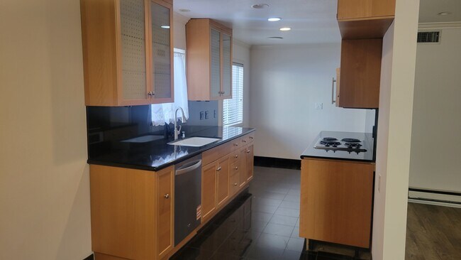 Foto del edificio - 4521 Colbath Ave