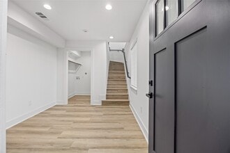 Building Photo - 14107 W Forest Dr