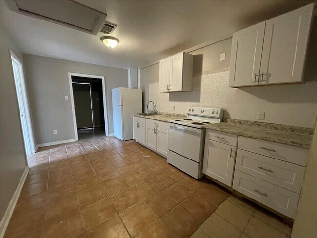 Foto del edificio - 8321 Homewood Ln