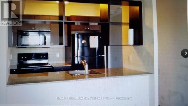 Building Photo - 181 Village Green Square