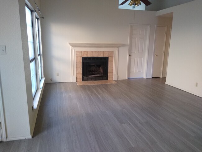 Building Photo - 806 Cornfield Dr