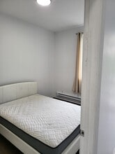Building Photo - 5136 Av Papineau