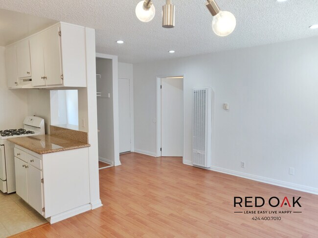 Building Photo - 1939 Argyle Ave