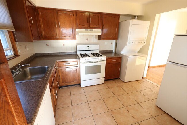 Building Photo - 3 Schuyler Pl