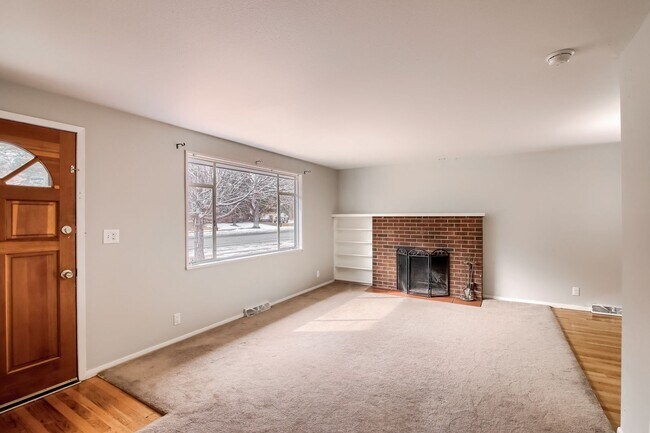 Building Photo - 3 Bedroom duplex in Littleton